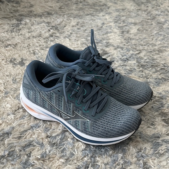 Mizuno Running Shoes - Picture 1 of 8